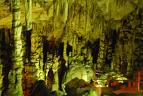 Сталактиты и сталагмиты – величественные украшения пещер